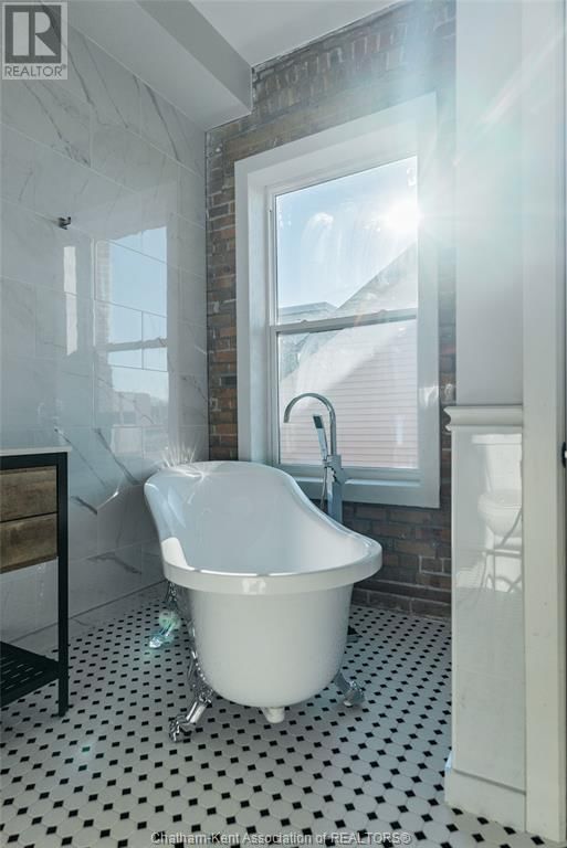 2A - 210 KING STREET WEST Image 30