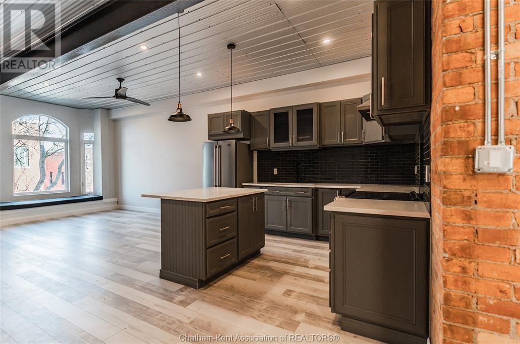 2A - 210 KING STREET WEST Image 32
