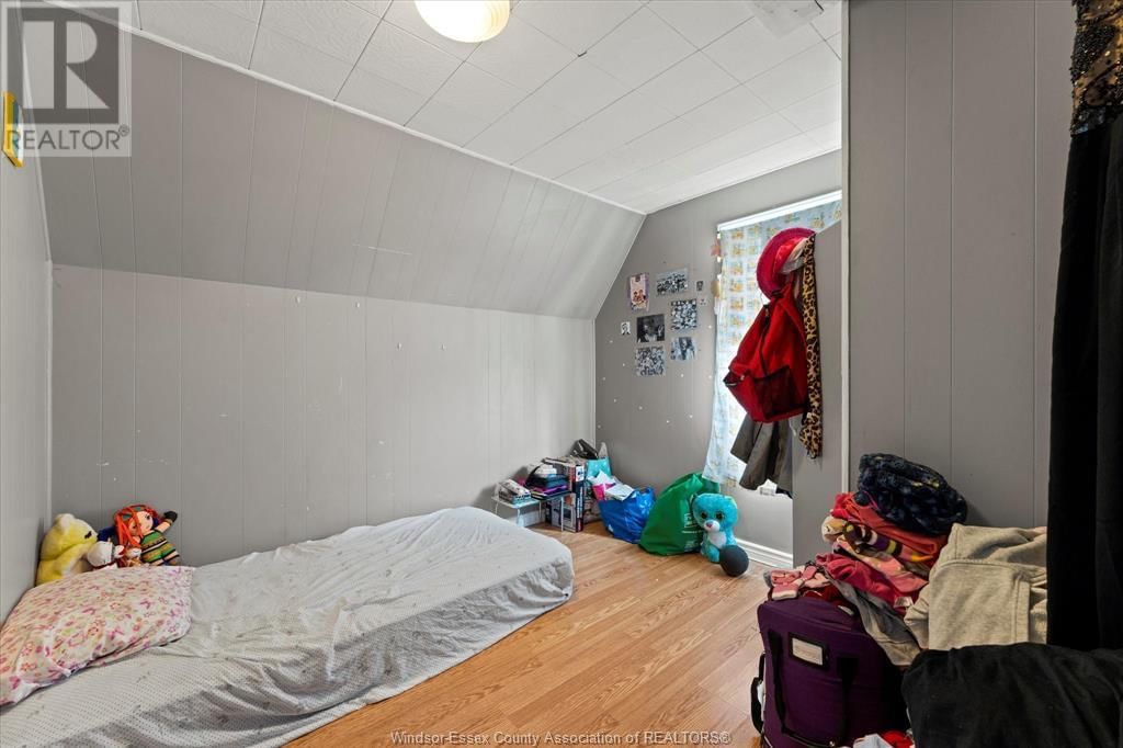 1135 ALBERT ROAD Image 24