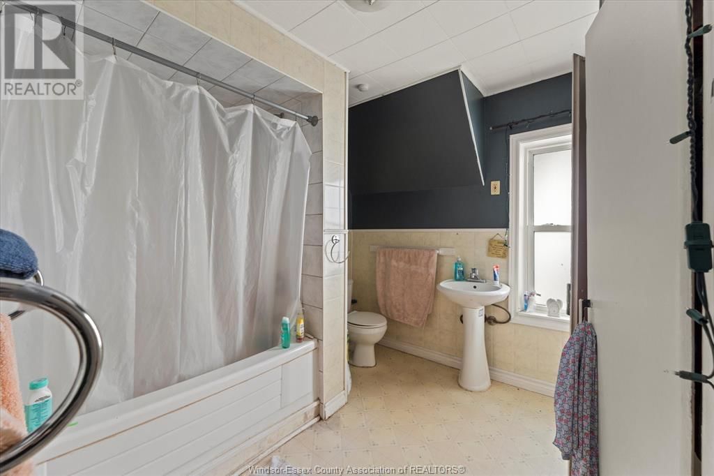 1135 ALBERT ROAD Image 27
