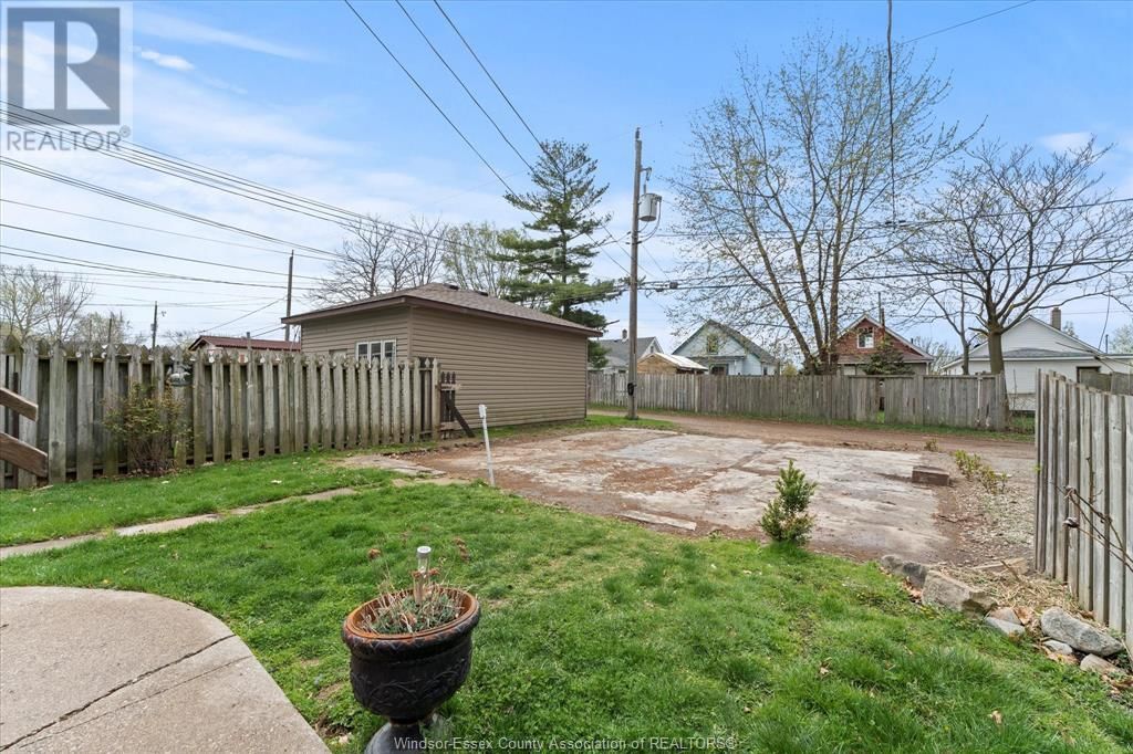 1135 ALBERT ROAD Image 33