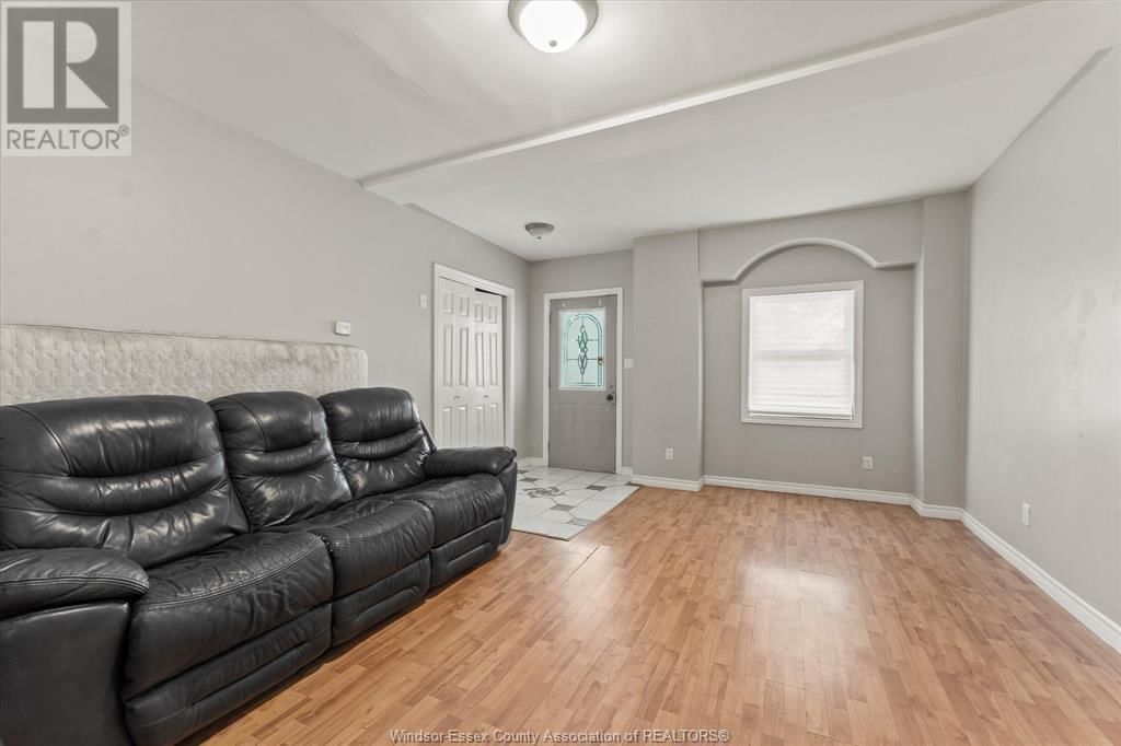 1135 ALBERT ROAD Image 4