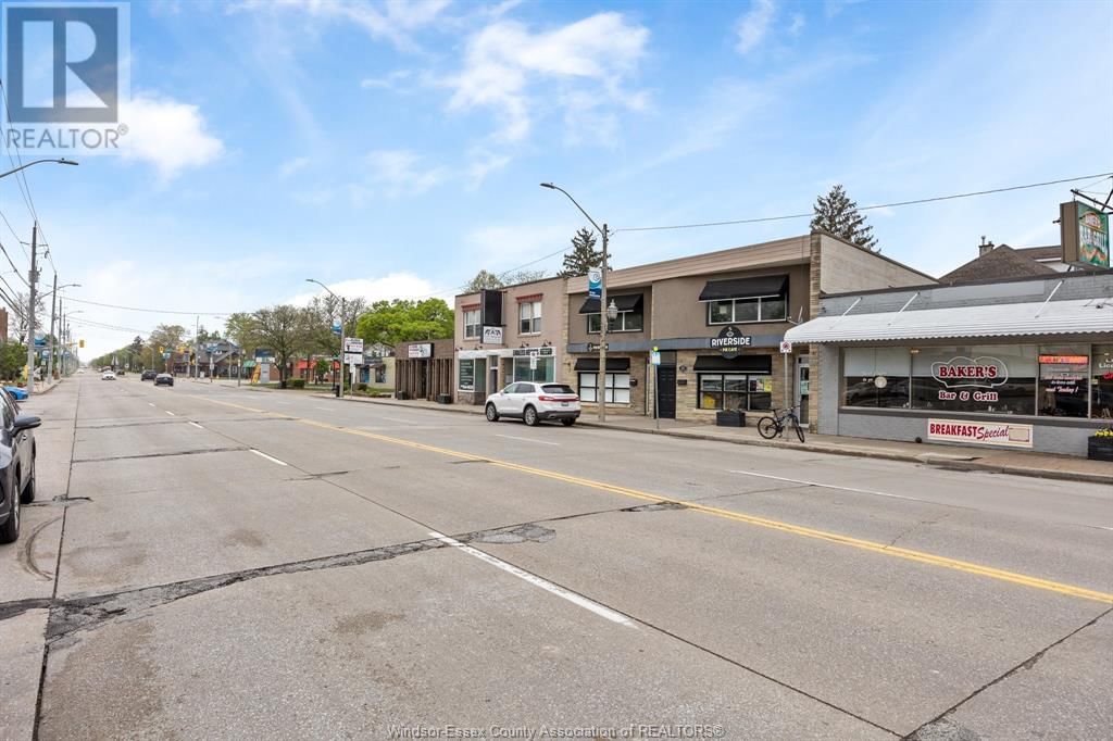 5550-60 WYANDOTTE STREET EAST Image 21