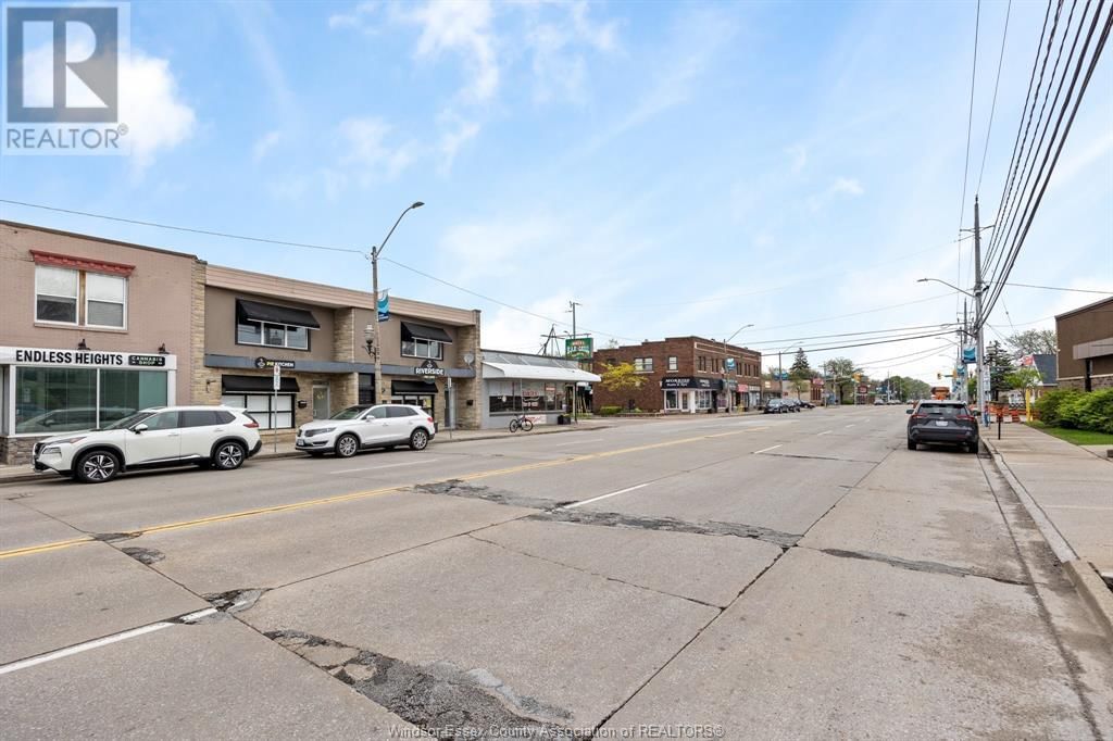 5550-60 WYANDOTTE STREET EAST Image 22