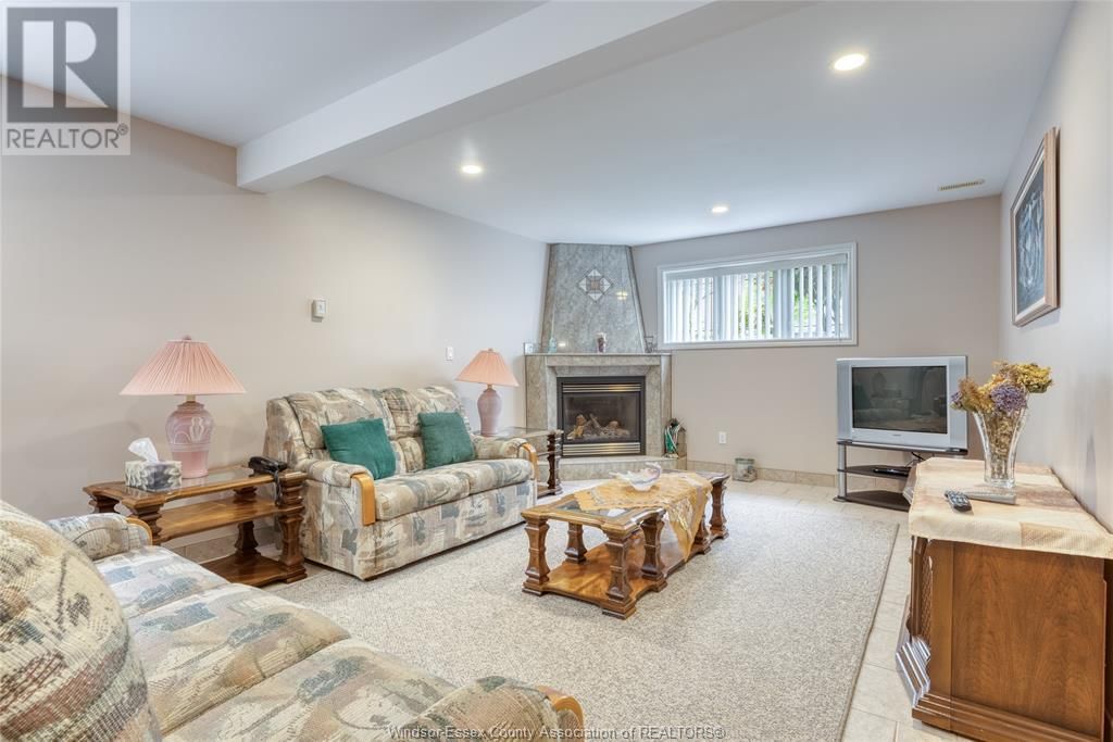 10859 MANCROFT Image 15