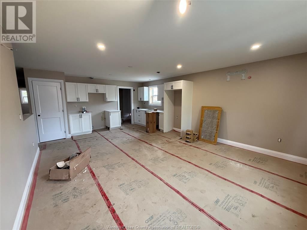 UPPER - 854 UNIVERSITY Image 4