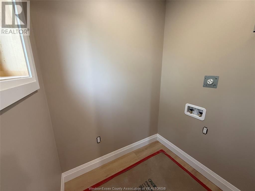 UPPER - 854 UNIVERSITY Image 7