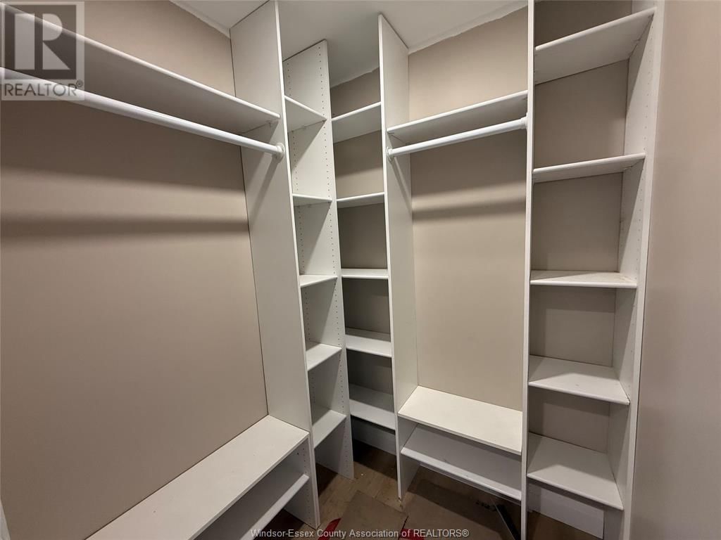 MAIN - 856 UNIVERSITY Image 10