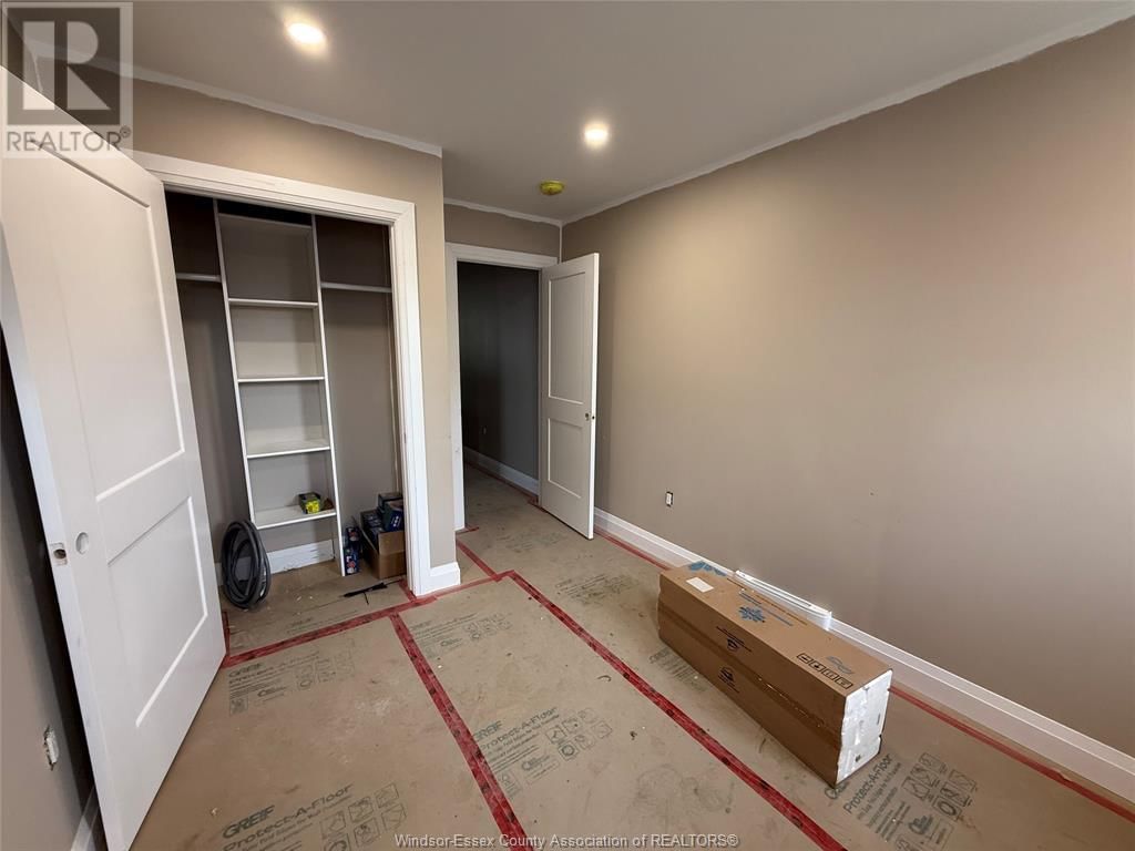 MAIN - 856 UNIVERSITY Image 11
