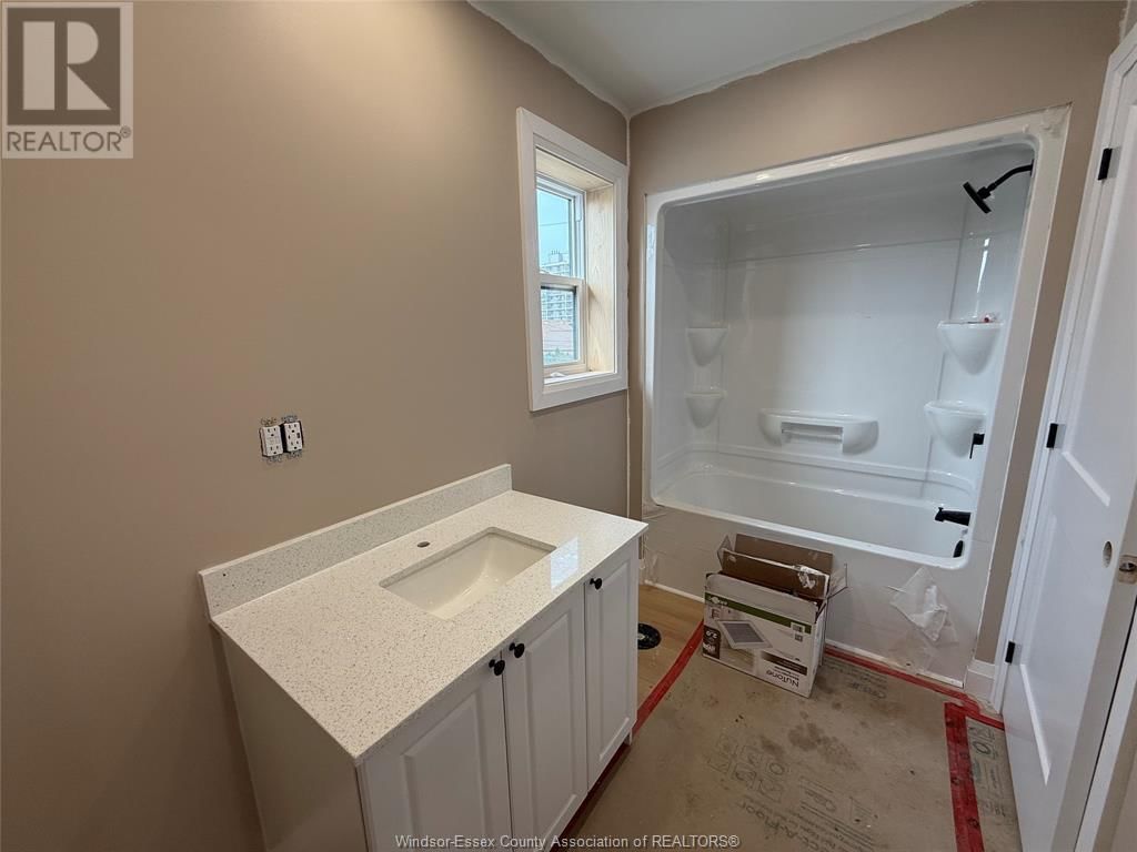MAIN - 856 UNIVERSITY Image 13