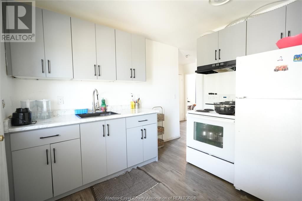 382 LANGLOIS AVENUE Image 17