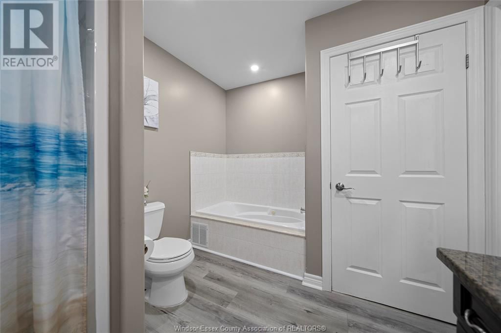 1535 MAPLE AVENUE Image 27