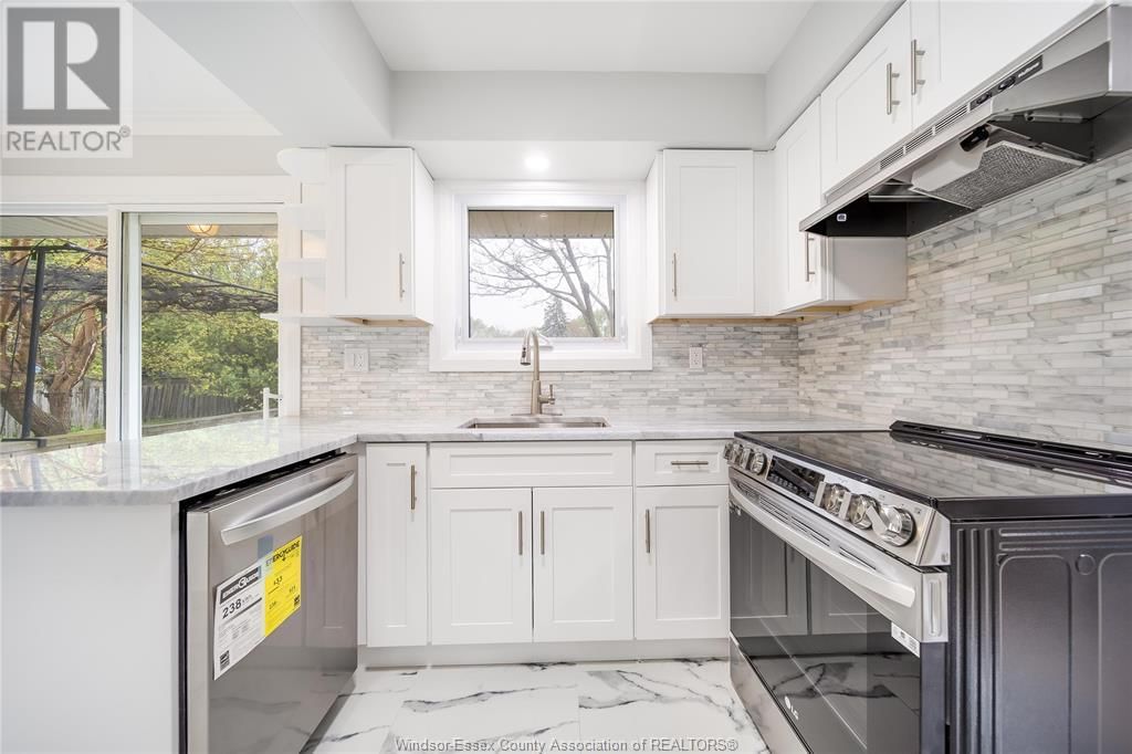 890 WALLACE AVENUE Image 19