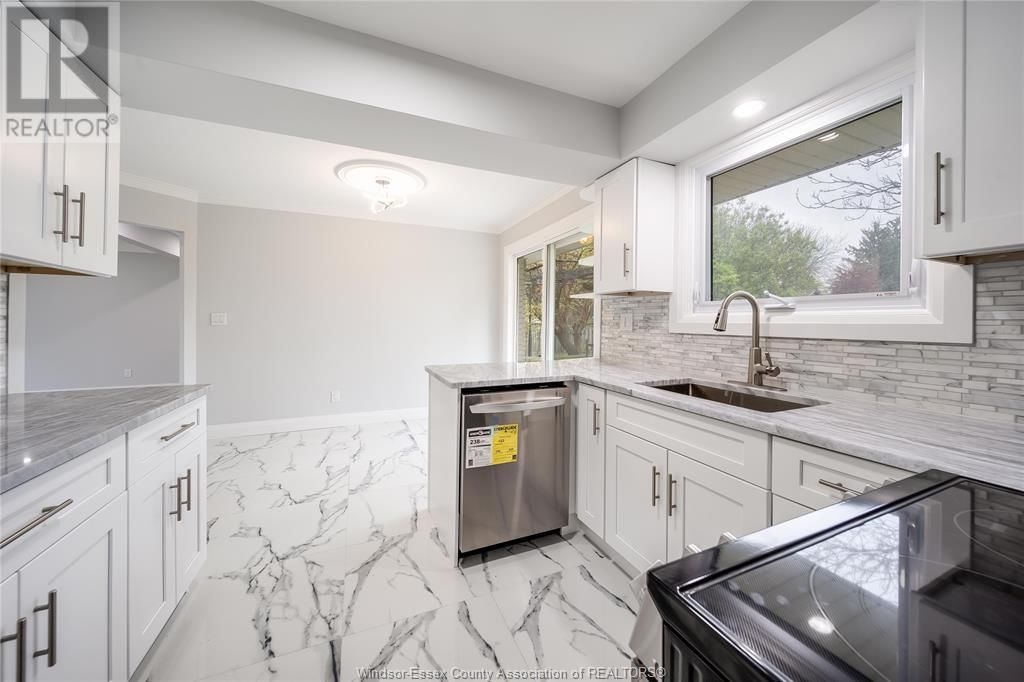890 WALLACE AVENUE Image 20