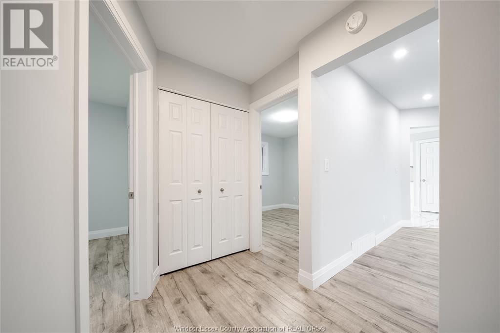 890 WALLACE AVENUE Image 23