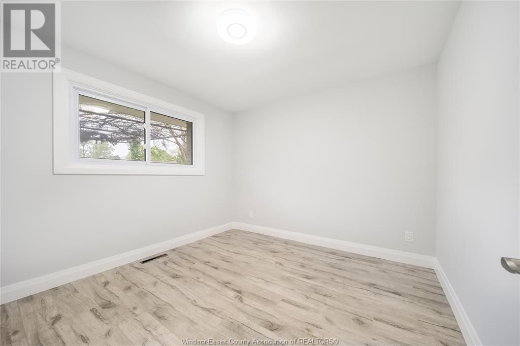 890 WALLACE AVENUE Image 32
