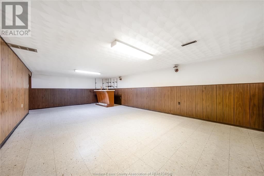 890 WALLACE AVENUE Image 35
