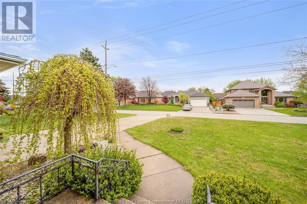 890 WALLACE AVENUE Image 4
