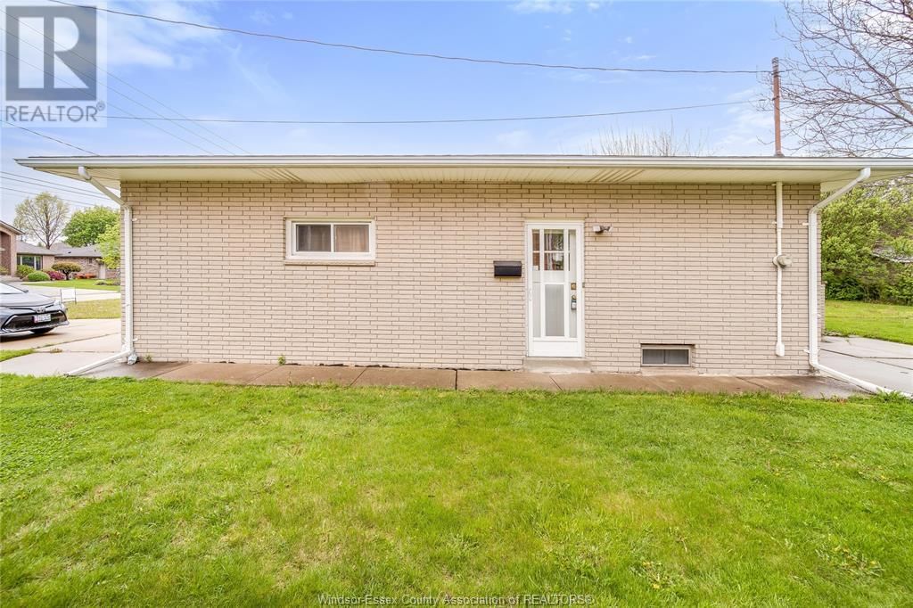 890 WALLACE AVENUE Image 44