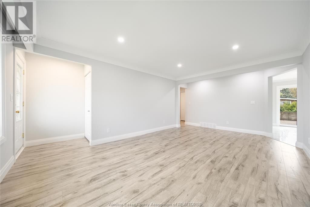 890 WALLACE AVENUE Image 8