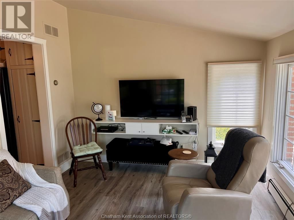 10 FREDA STREET Image 16