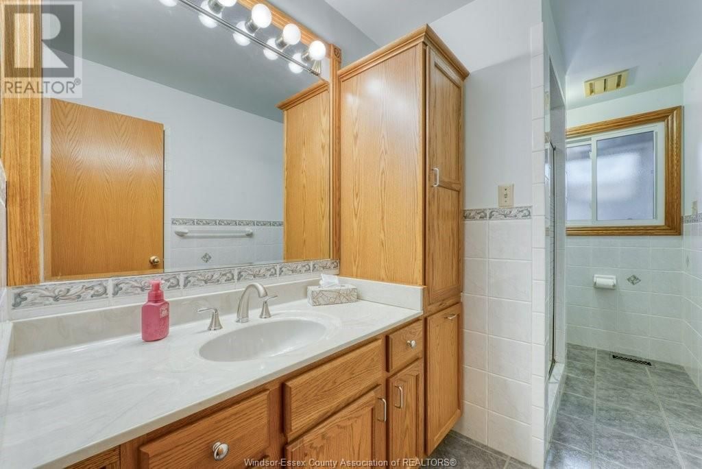 1600 LAURIER DRIVE Image 21