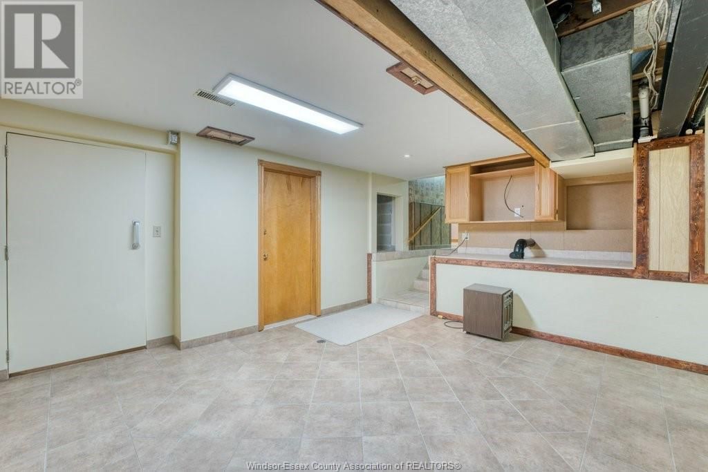 1600 LAURIER DRIVE Image 27