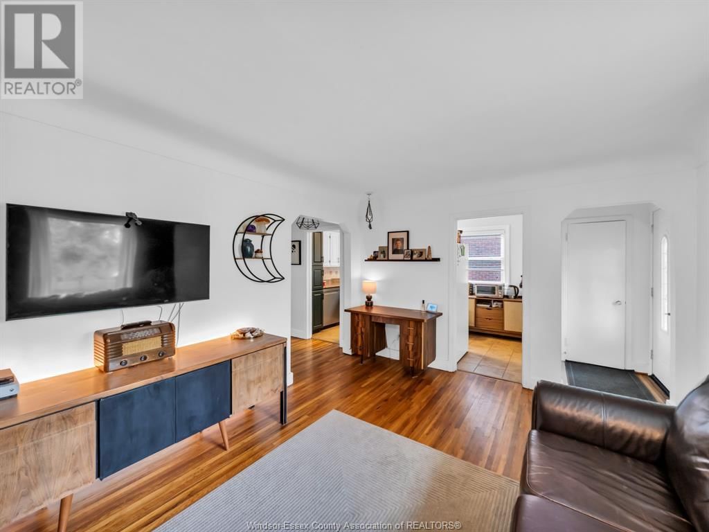 1087 GLIDDEN Image 10