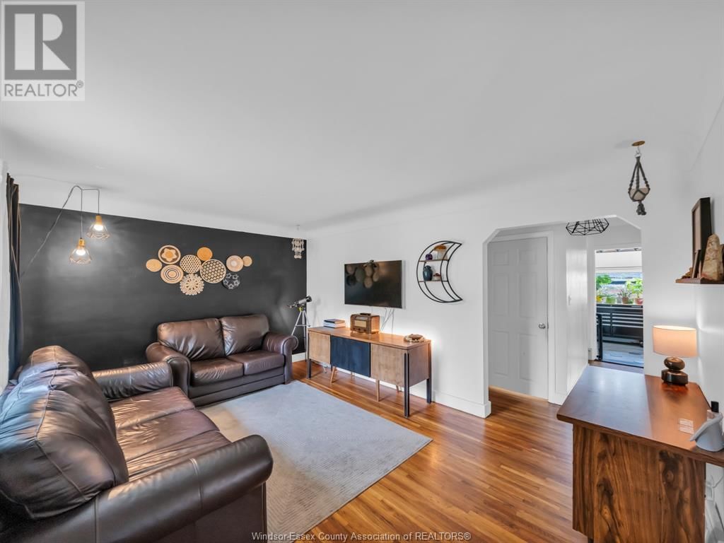 1087 GLIDDEN Image 8