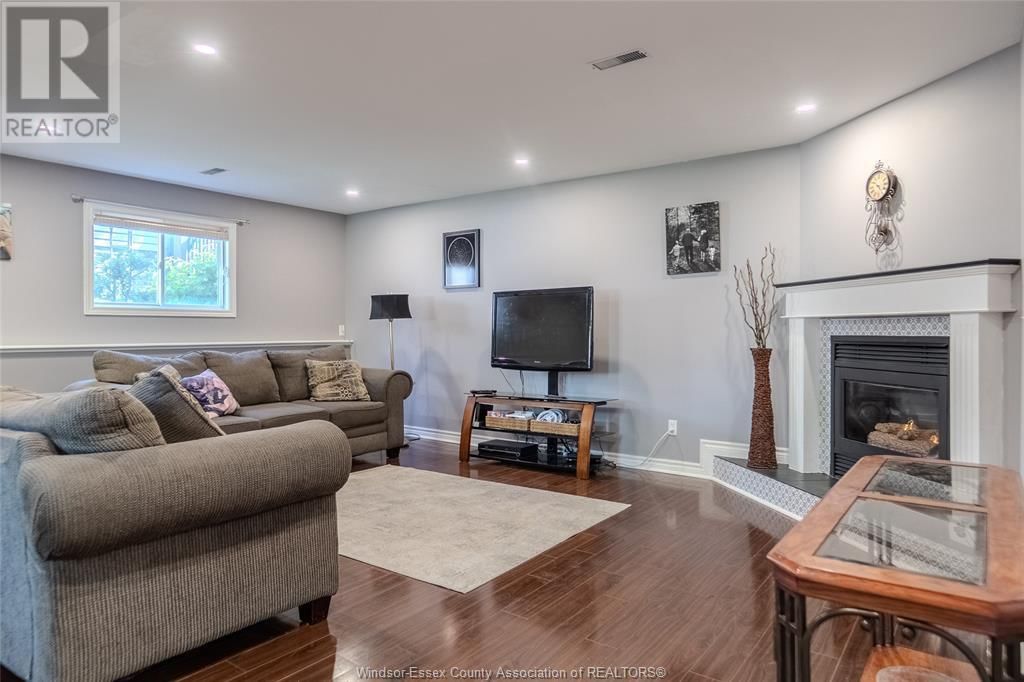 250 REDWOOD CRESCENT Image 14