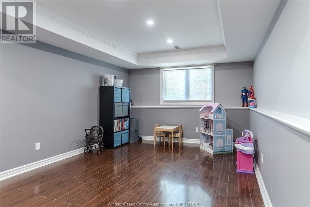 250 REDWOOD CRESCENT Image 15