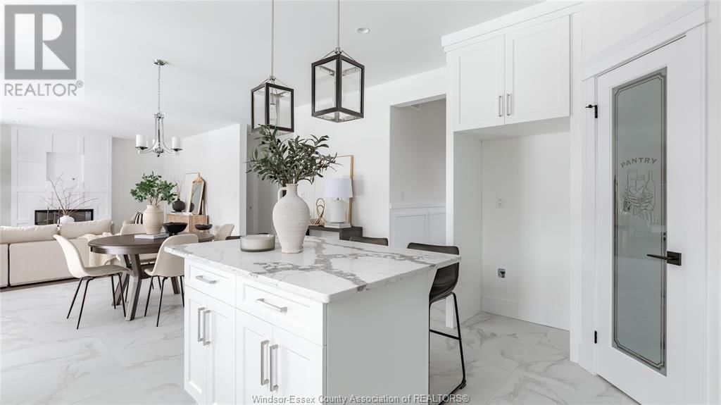 2420 ROXBOROUGH Image 11