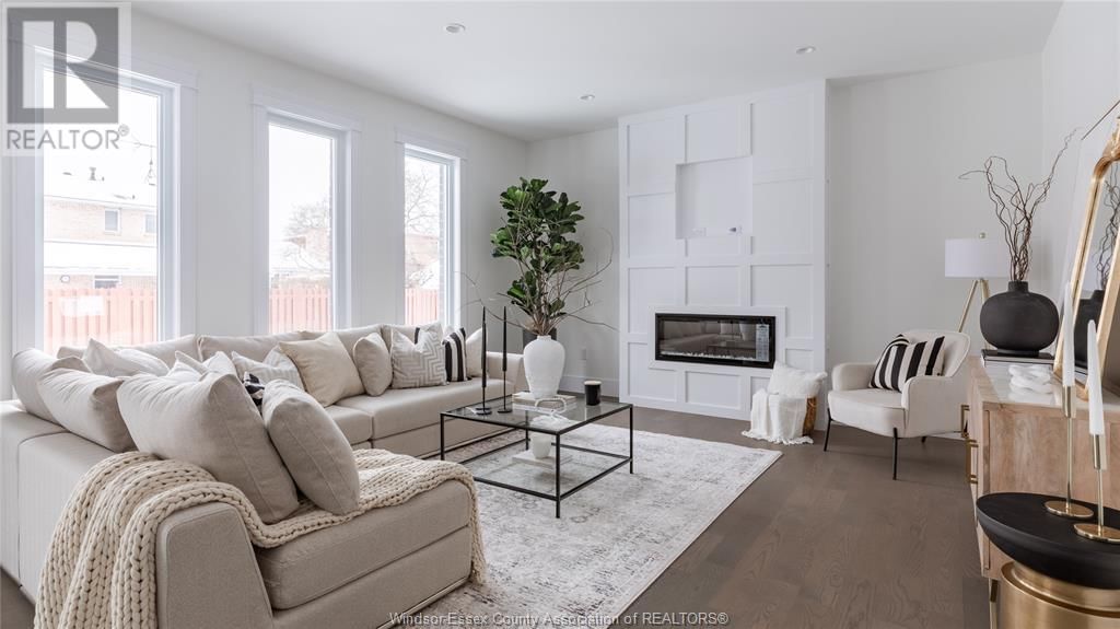 2420 ROXBOROUGH Image 18