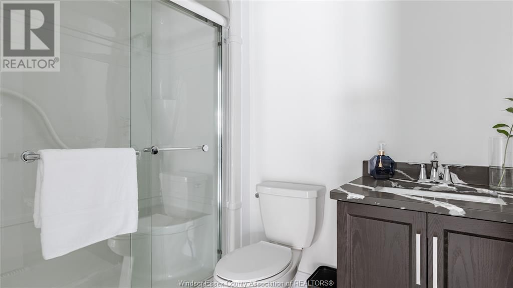 2420 ROXBOROUGH Image 21