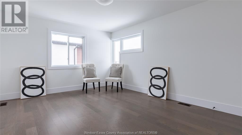 2420 ROXBOROUGH Image 24