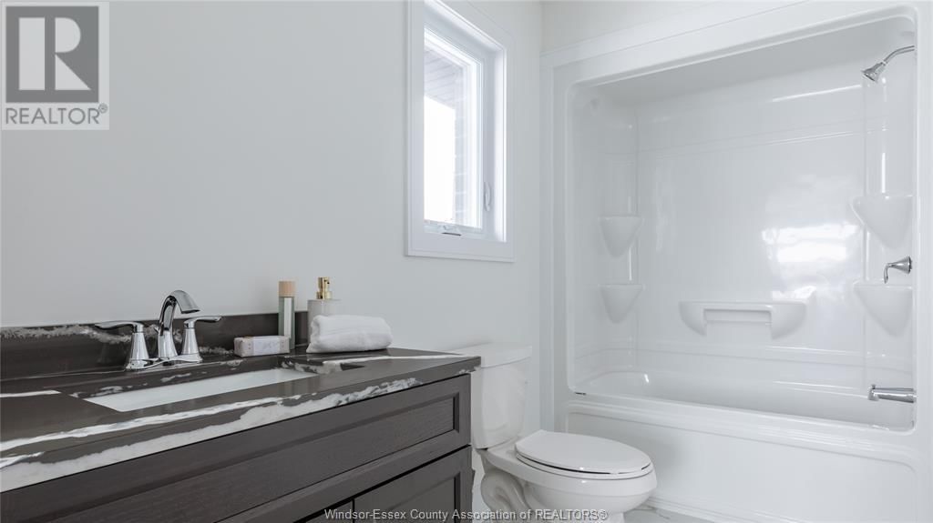 2420 ROXBOROUGH Image 27