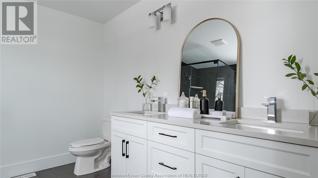 2420 ROXBOROUGH Image 31