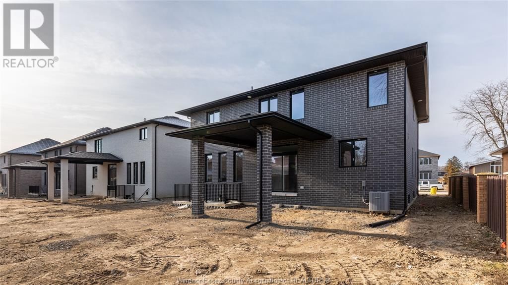 2420 ROXBOROUGH Image 34