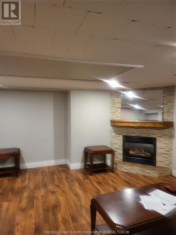 LOWER - 3090 CORAM CRESCENT Image 3