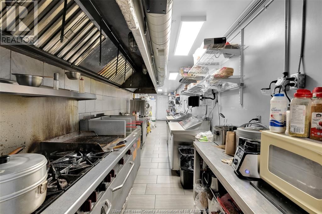 1011 WYANDOTTE Image 19