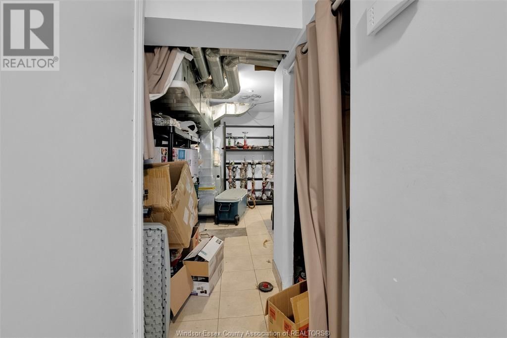 1011 WYANDOTTE Image 23