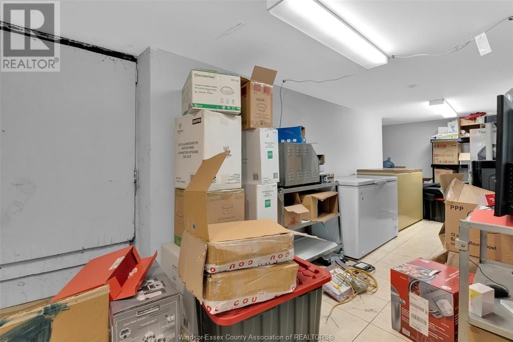 1011 WYANDOTTE Image 24
