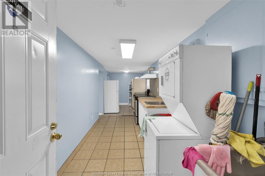 1011 WYANDOTTE Image 26