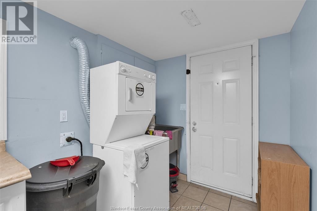 1011 WYANDOTTE Image 29