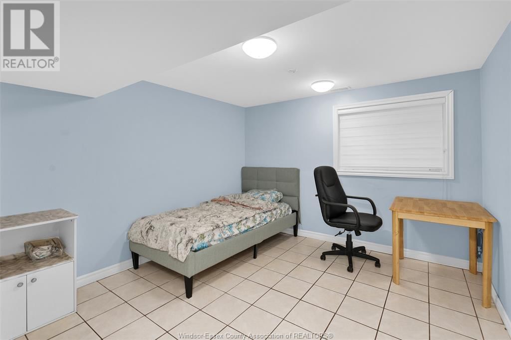 1011 WYANDOTTE Image 38