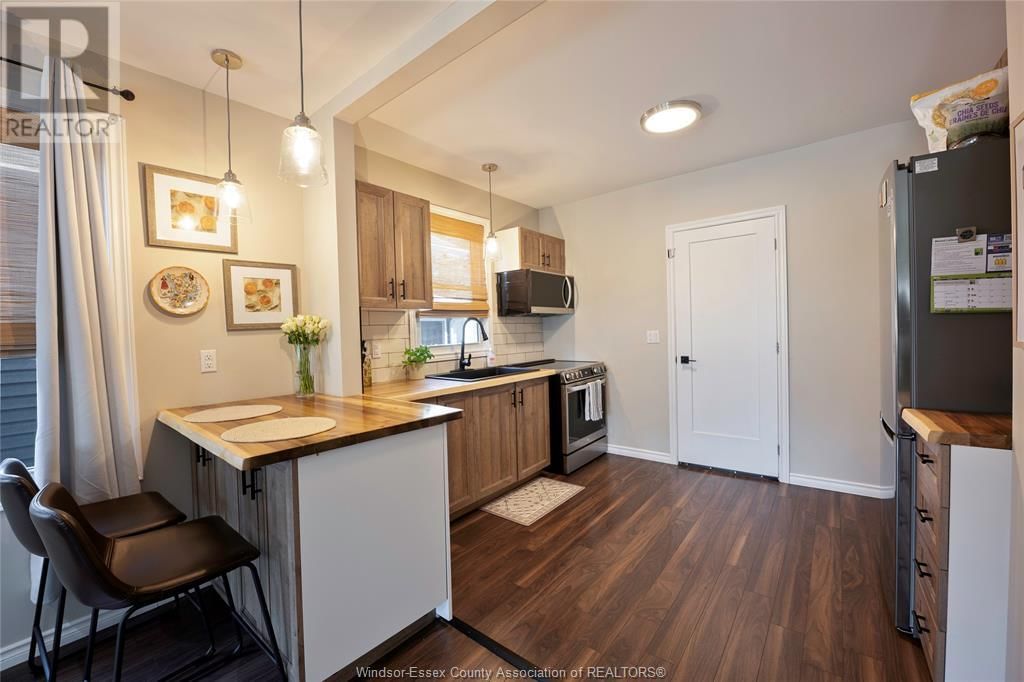 1072 ELM AVENUE Image 11