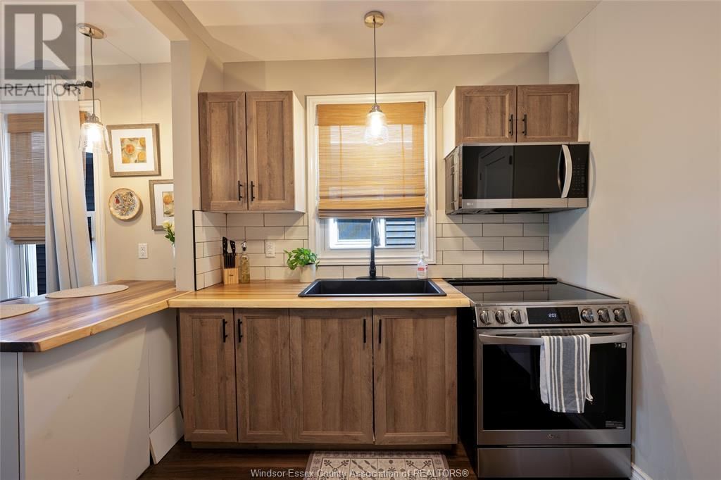 1072 ELM AVENUE Image 12