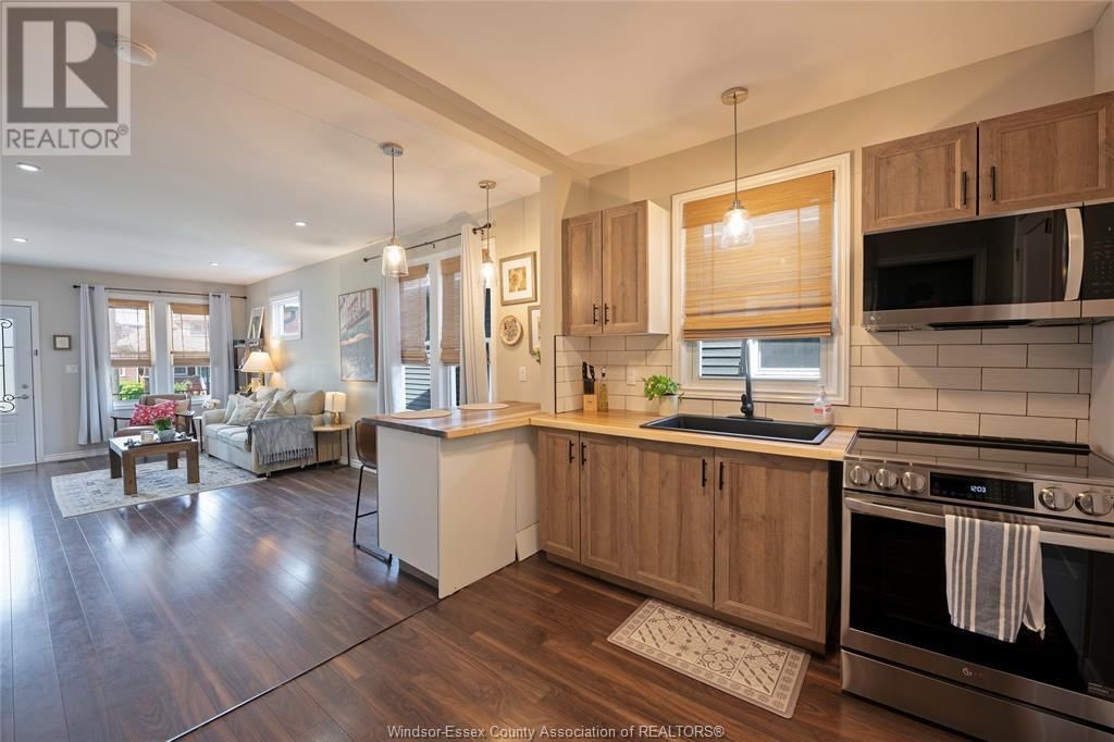 1072 ELM AVENUE Image 13