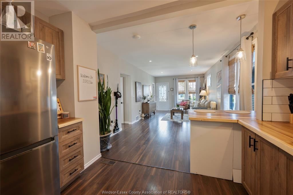 1072 ELM AVENUE Image 14