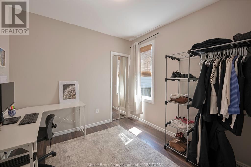 1072 ELM AVENUE Image 16